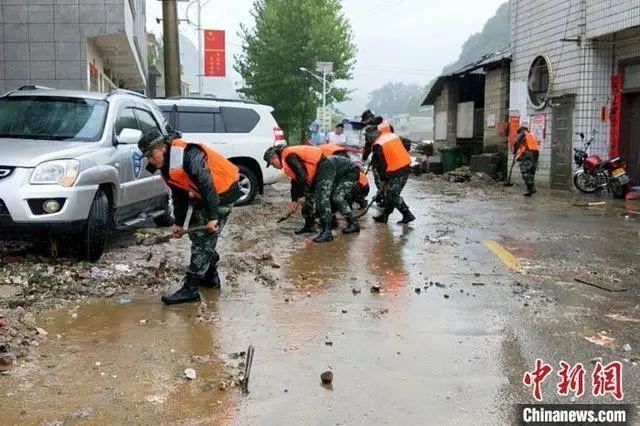 暴雨致貴州惠水發生嚴重洪澇，武警連夜轉移200余人
