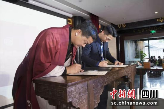 重回漢唐漢服暨CCTV展播簽約儀式在成都舉行