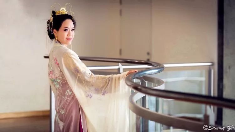 萌系漢服女孩（多圖） - 何戚戚 - { 印象 }