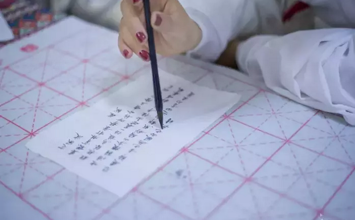 漢服文化愛好者也喜歡其他古典文化，比如書法
