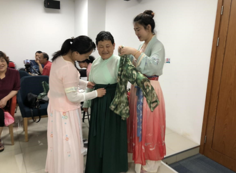 天津閱讀“真人書” 感受漢服之美