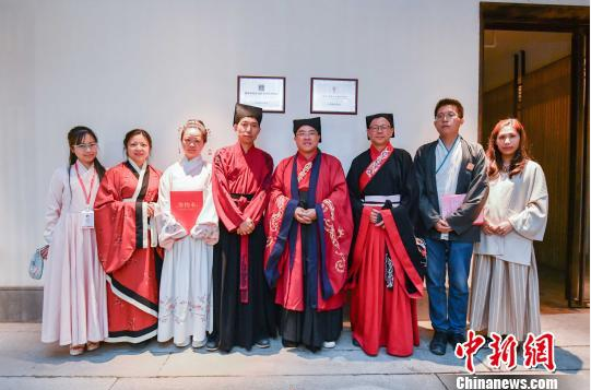 簽約儀式。 福建漢服天下供圖 攝