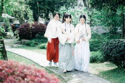 漢服踏青照 刷爆朋友圈 揚(yáng)大4女生傳播傳統(tǒng)漢服文化