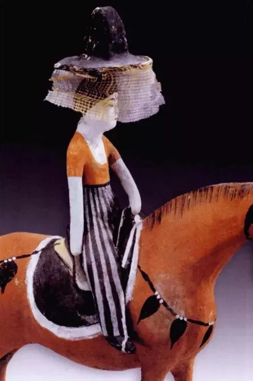 唐代仕女騎馬俑