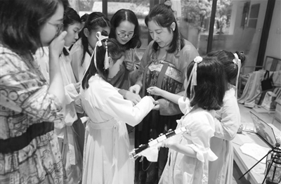 西瓜妹穿漢服