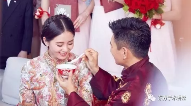 明星婚禮中，中式禮服成為點(diǎn)睛之筆