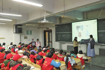 大學生、小記者同聚漢服課堂