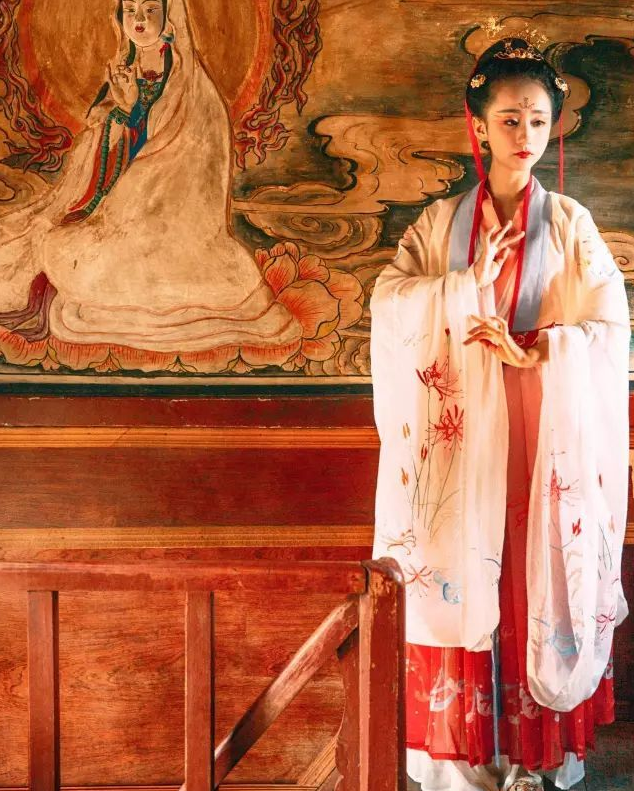 春節(jié)假期穿著漢服去旅行 到哪兒都是詩(shī)意風(fēng)景
