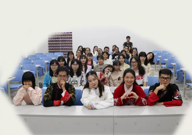 鳳成漢服社大合照