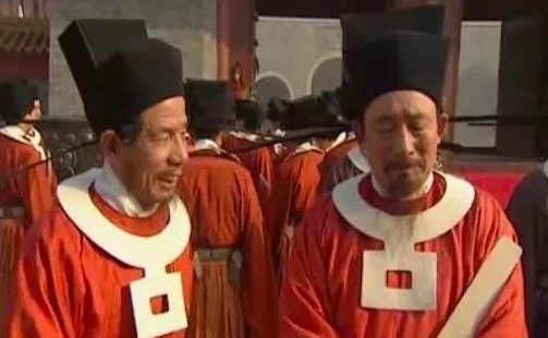 為什么宋朝官員上朝要往自己脖子上套一白圈