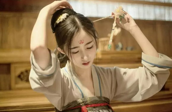 中國不能沒有自己的“國服”“正裝”，