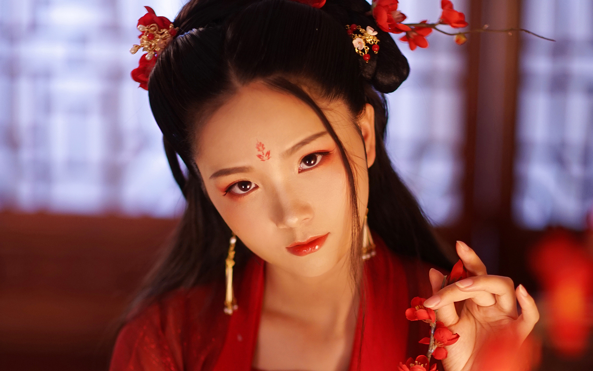 美艷古裝美女漢服高清桌面壁紙