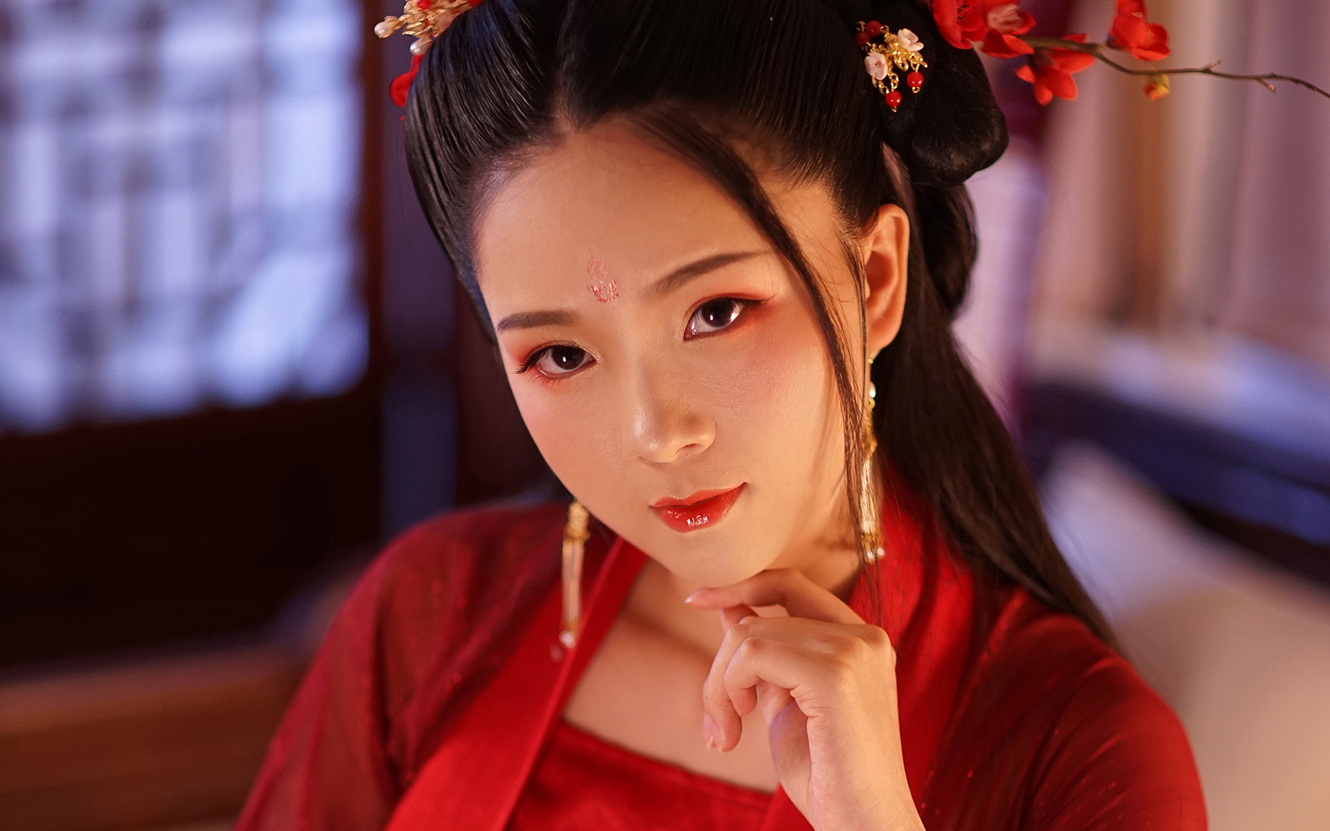 美艷古裝美女漢服高清桌面壁紙