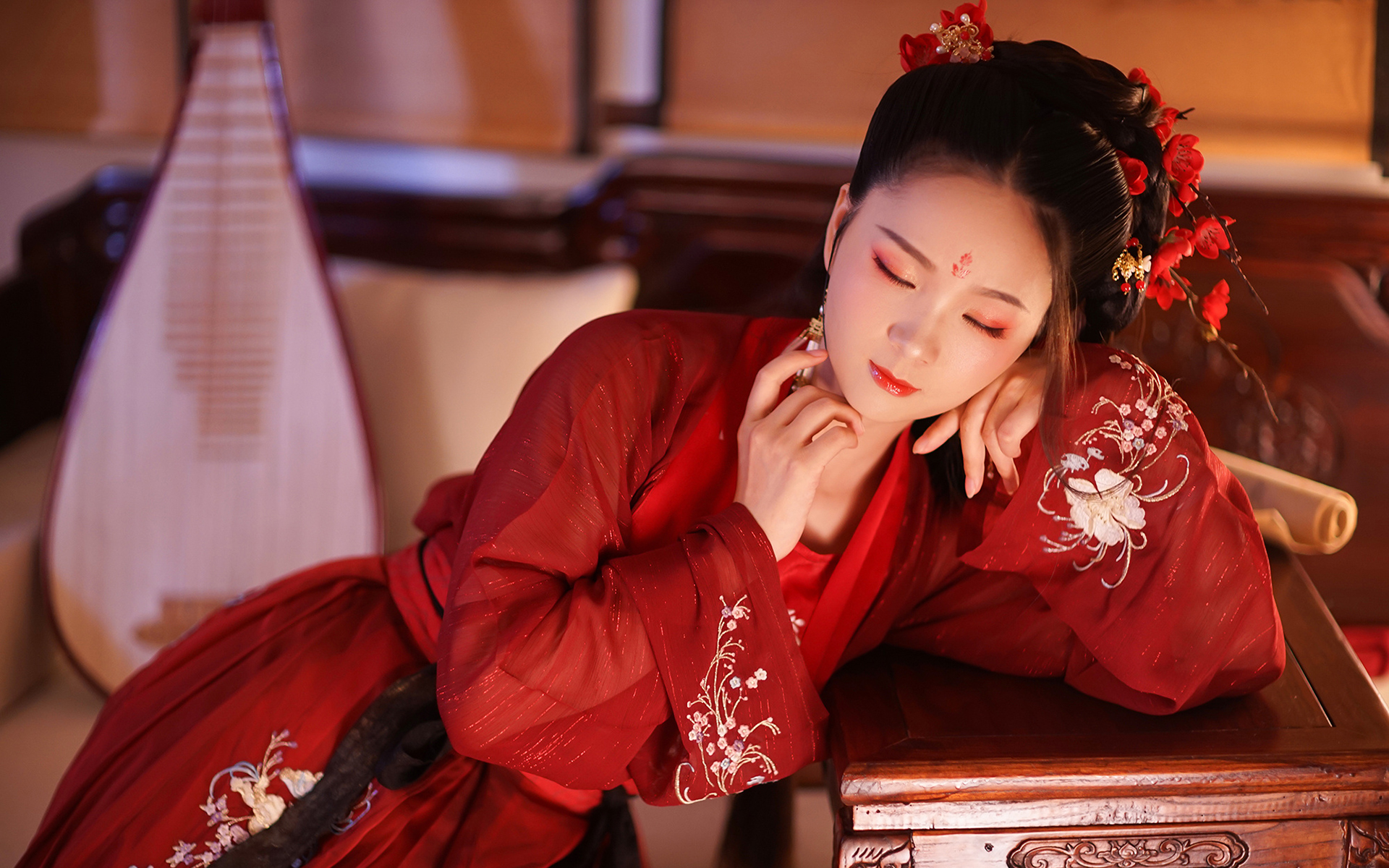 美艷古裝美女漢服高清桌面壁紙