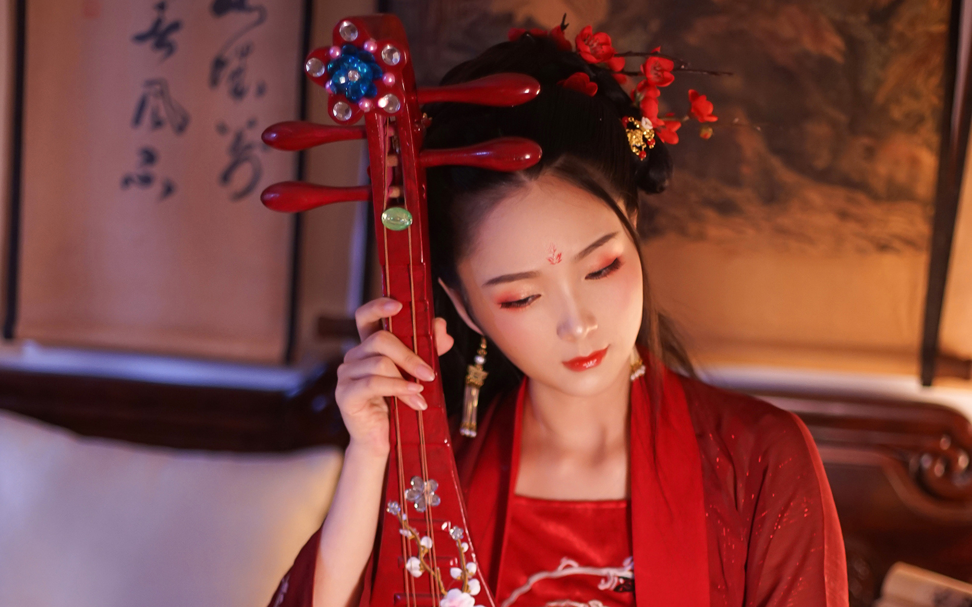 美艷古裝美女漢服高清桌面壁紙