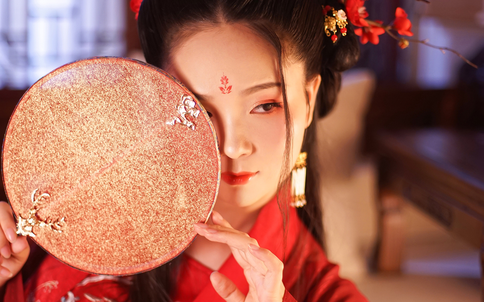 美艷古裝美女漢服高清桌面壁紙