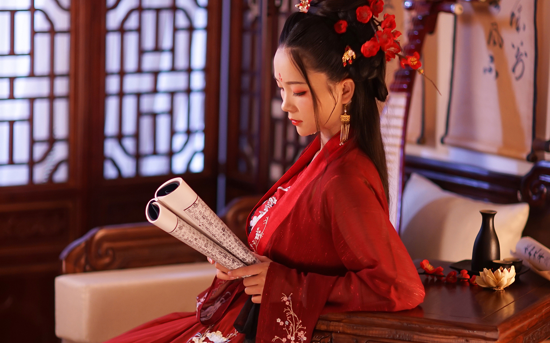 美艷古裝美女漢服高清桌面壁紙