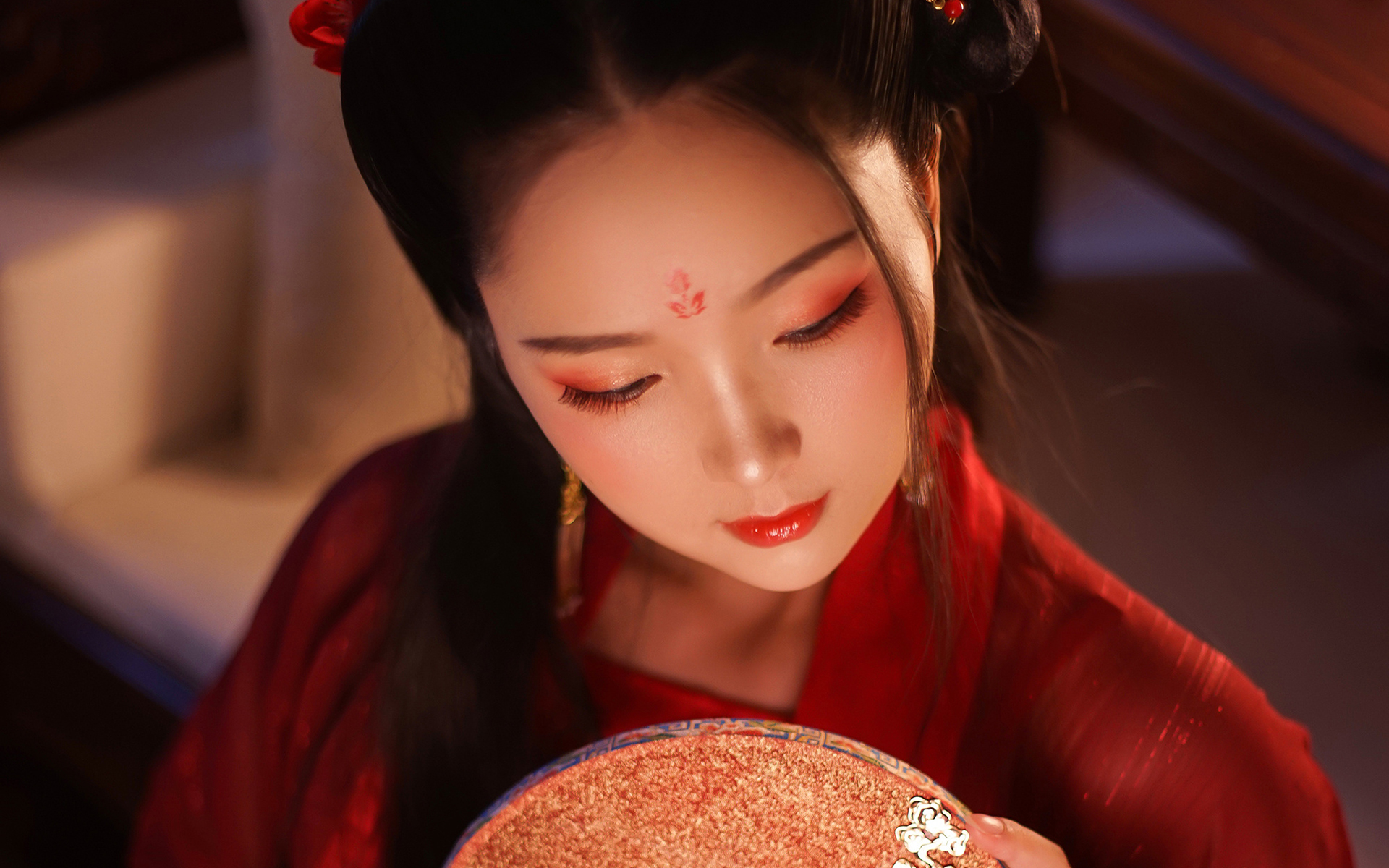 美艷古裝美女漢服高清桌面壁紙