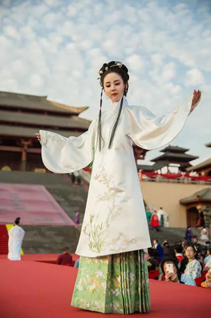 漢服琵琶袖