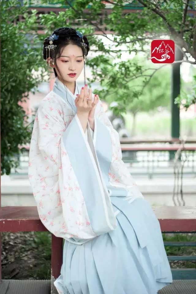  【懷谷居】雙繞曲裾