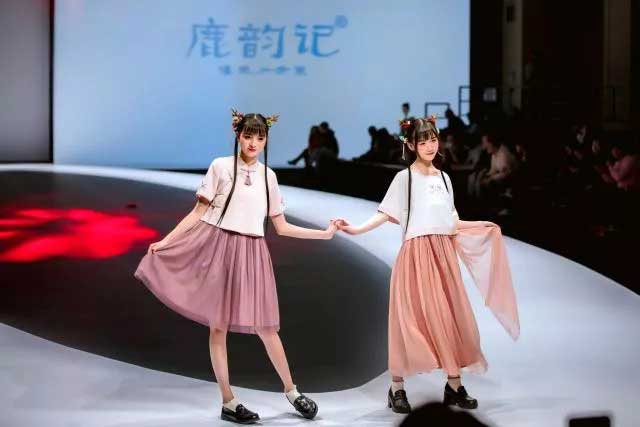 漢尚華蓮2018廣東時裝周出展——鹿韻記