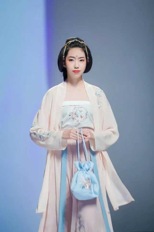 漢尚華蓮2018廣東時(shí)裝周出展——漢尚華蓮