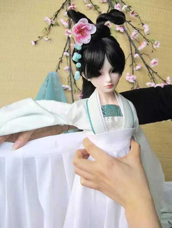 對襟襦裙的穿法