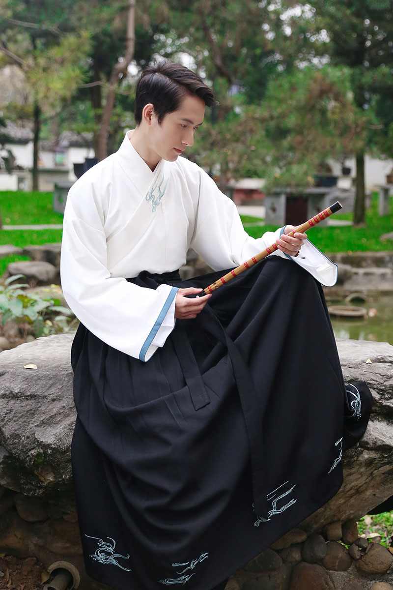 交領漢服擎蒼