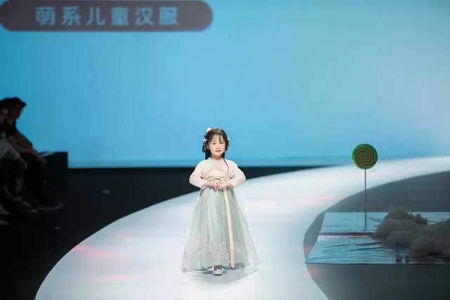 漢尚華蓮2018廣東時裝周出展——初立