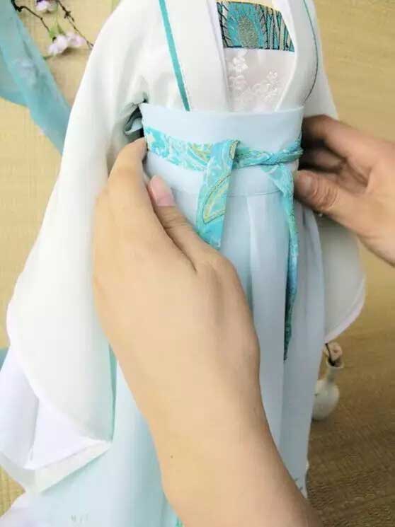對襟襦裙的穿法