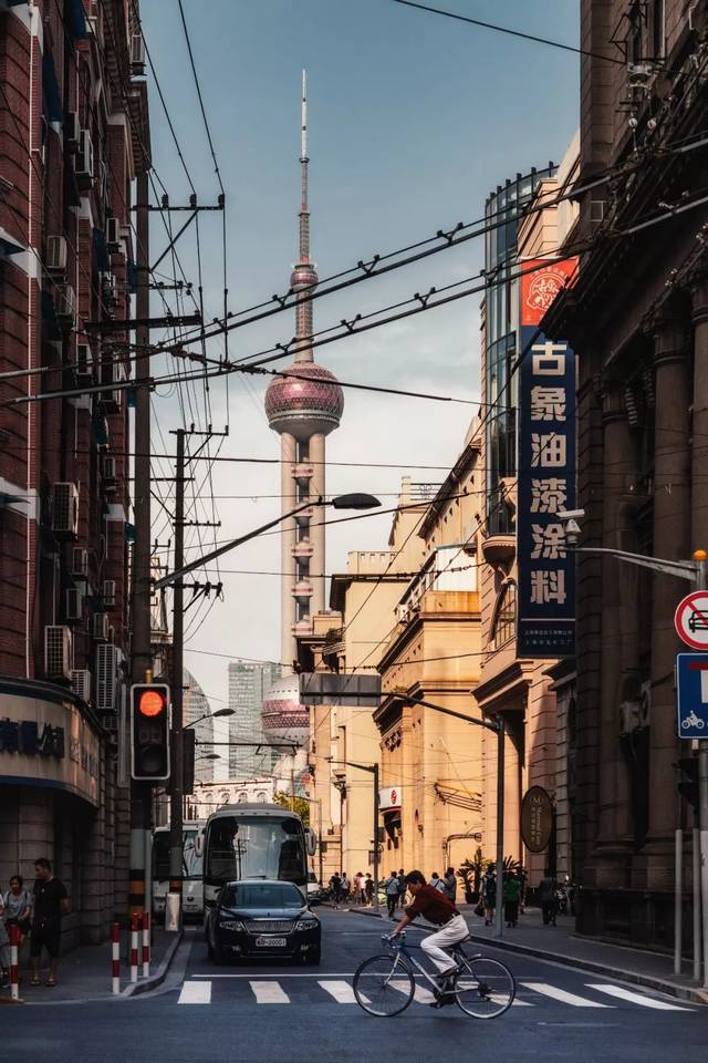 ▼四川中路和九江路路口，兩條均為風貌保護道路