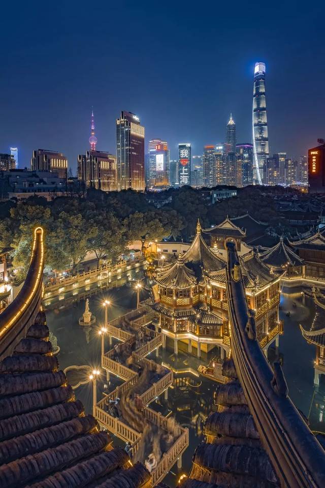 豫園起初是一座私家園林，毗鄰城隍廟