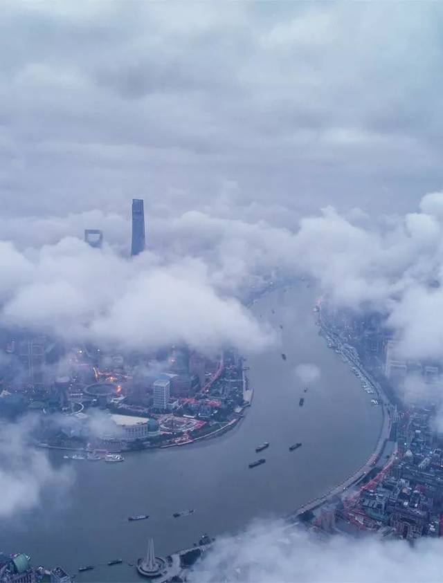 穿城而過的黃浦江