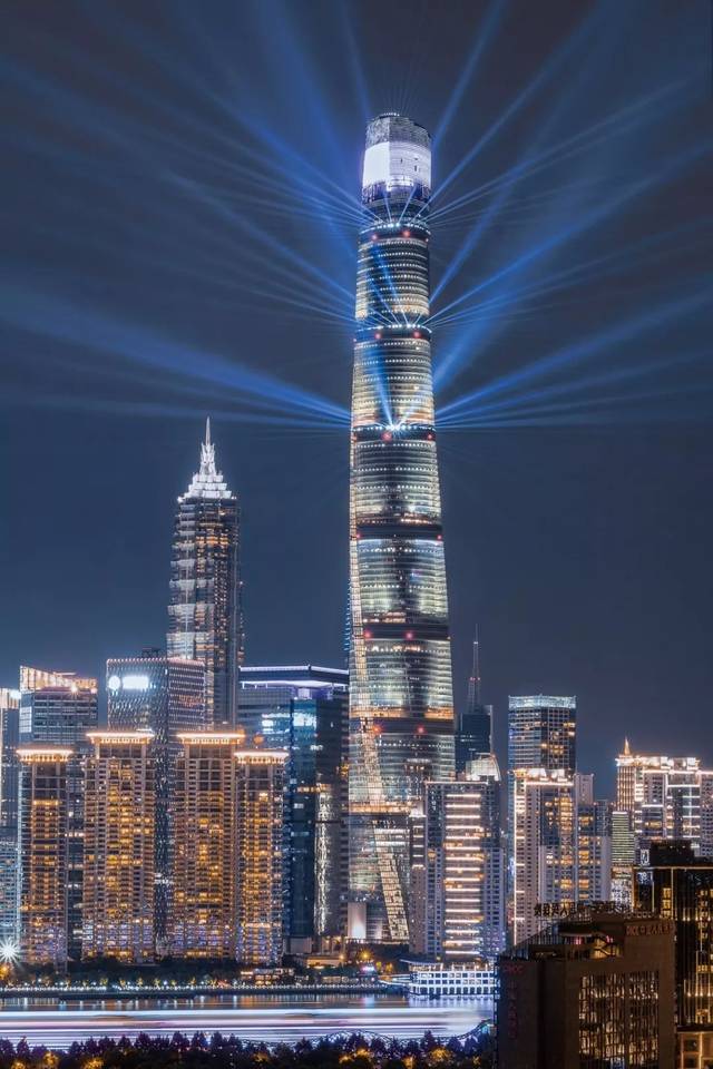 上海中心大廈目前為世界第二高樓