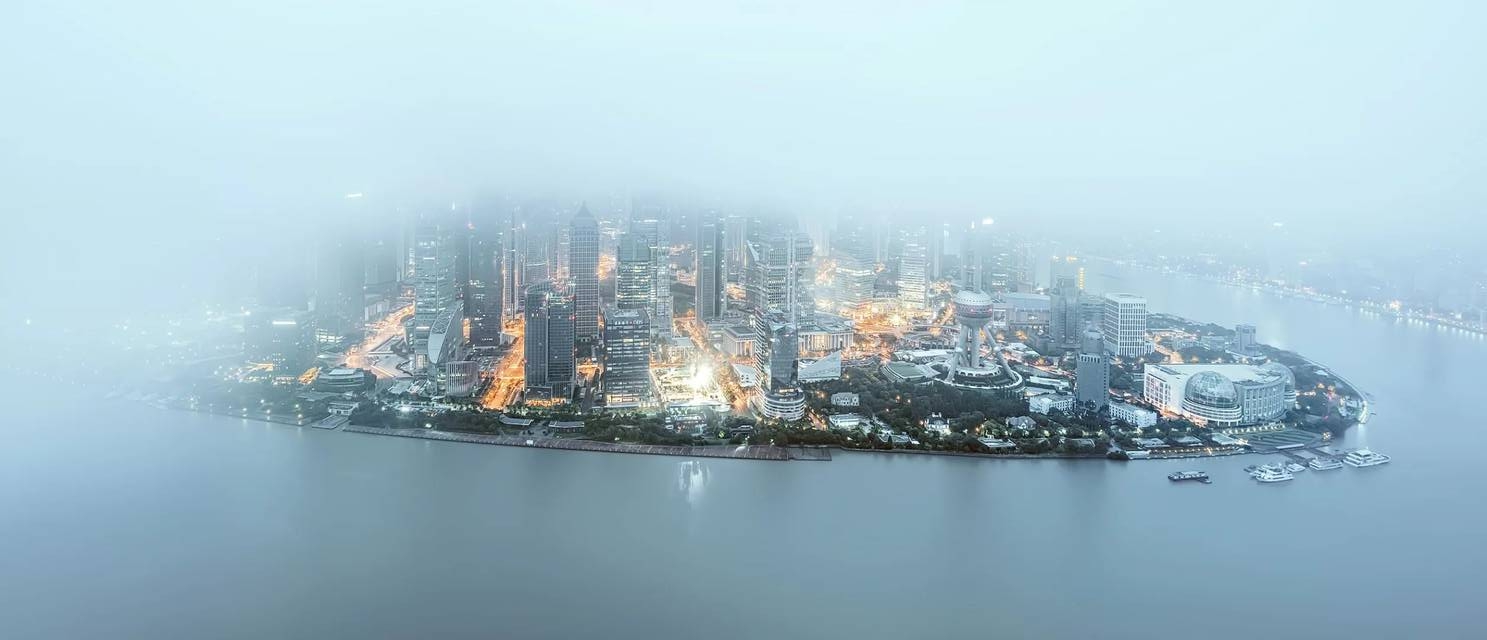 魔都清晨薄霧