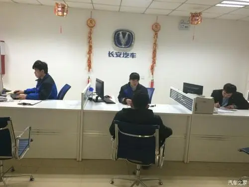 4s店的市場專員和服務顧問哪個崗位好